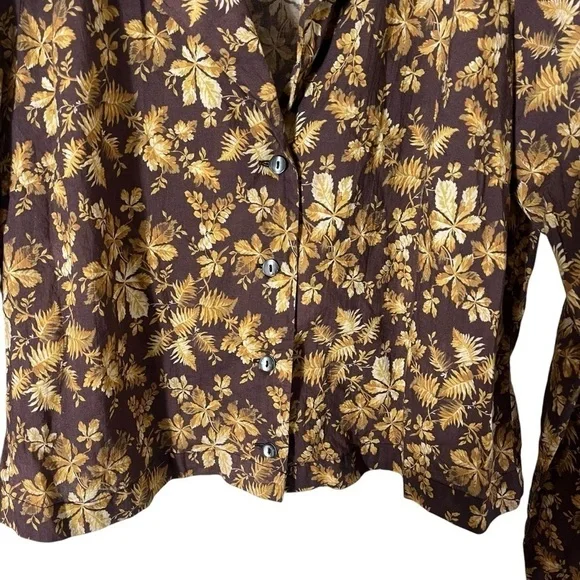 DOEN Sheila Button Down Top in Fern Grove Floral - Picture 6 of 10